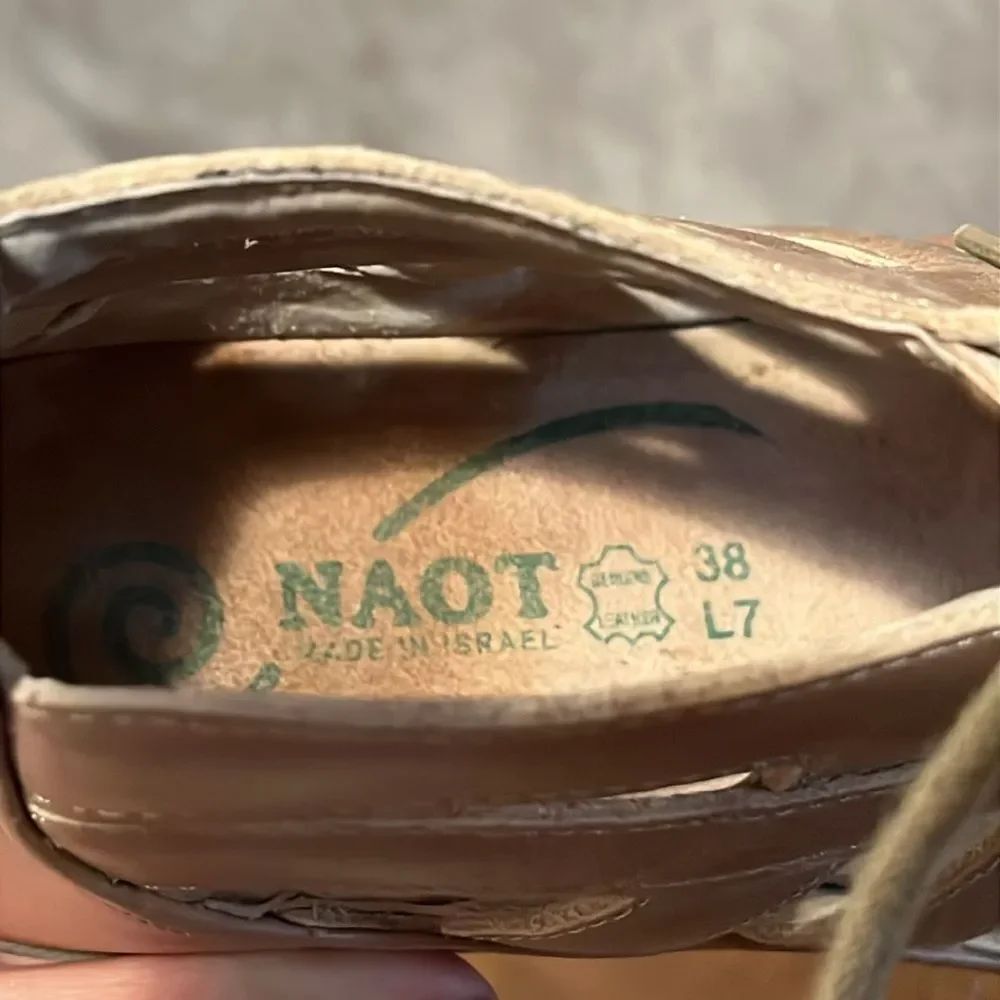 Naot Kata Beige Cream Lizard Leather/Khaki closed toe dandal size 7-7.5 - Picture 10 of 11